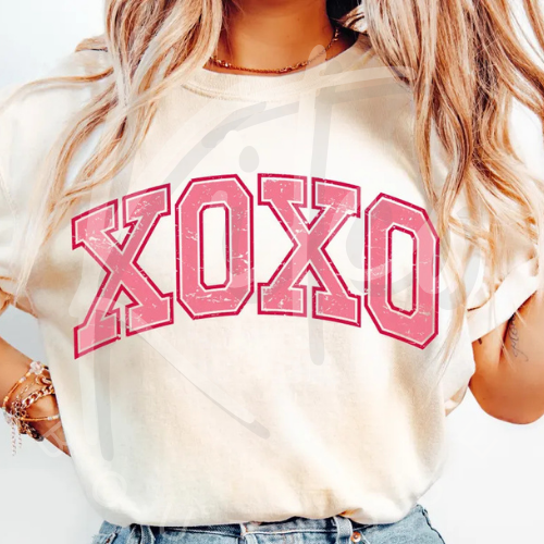 VARSITY XOXO TEE