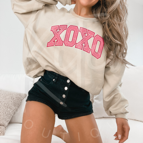 VARSITY XOXO CREWNECK